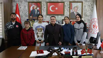 Bilecikli genç boksörler ringde madalyaları topladı