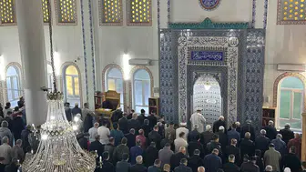 Uşaklılar bayram sabahı camileri doldurdu
