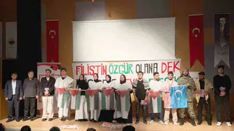 Sinop’ta Filistin dramını anlatan tiyatro izleyenleri gözyaşına boğdu