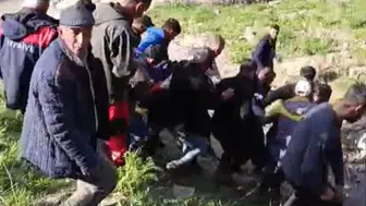 Hakkari’de pancar toplarken 15 metrelik uçurumdan düşen kadın yaşamını yitirdi