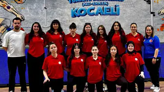 Bilecik'in voleybolcu kızları yarı final biletini kaptı