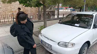Kırşehir’de otomobilin motoruna sıkışan kediye itfaiye operasyonu