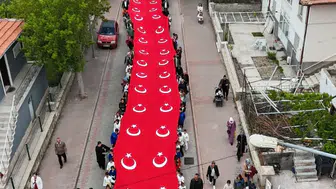 Avanos sokakları 135 metrelik dev Türk bayrağıyla kırmızı beyaza büründü