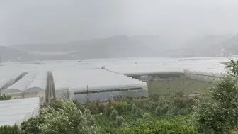 Mersin'de sağanak yağış hayatı olumsuz etkiliyor