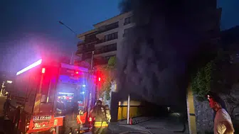Ordu'da apartman otoparkında korkutan araç yangını