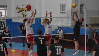 Antalya’da kamu çalışanları voleybol turnuvasında ter döküyor