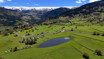 Artvin’de mevsimlik göl ziyaretçi akınına uğruyor