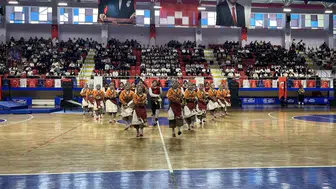 Burdur gençleri 19 Mayıs coşkusunu spor salonuna taşıdı