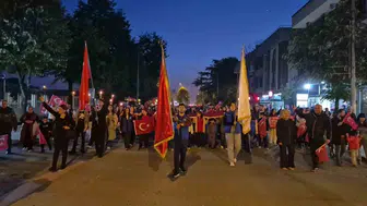 Düzce sokakları 19 Mayıs için fener alayıyla aydınlandı