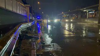 Mudanya Bulvarı'nda feci kaza Otomobilin motoru yola fırladı