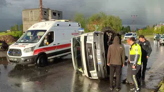 Muşta dolu yağışı trafiği birbirine kattı iki kişi yaralandı