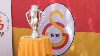 Galatasaray şampiyonluk kupasını huzurevi sakinleriyle bayramlaşmaya götürdü