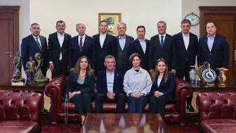 CHP’li başkanlardan Özgür Özel’e tam destek ve kurultay çağrısı