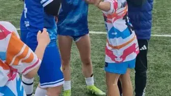 Bolu’da kadın futbolcular saha ortasında birbirine girdi