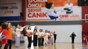 Canik Belediyesi çocukları sporla buluşturuyor
