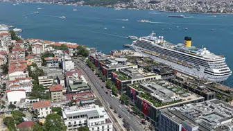 İstanbul 19 Mayıs kutlamaları için kırmızı beyaza büründü