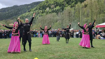 Posof 19 Mayıs kutlamalarında gençlerin performansı izleyenleri büyüledi