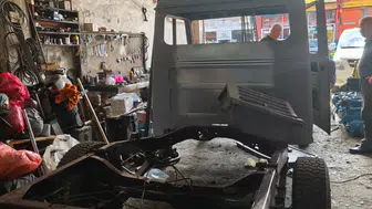 Hurda arazi aracını sanat eserine dönüştürdü