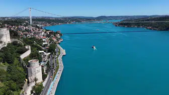 İstanbul Boğazı bayram sabahı turkuaza boyandı