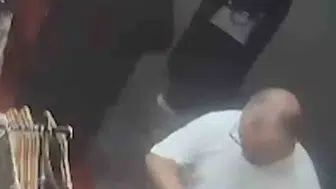 Bursa'da pazar yerini mesken tutan yankesiciler kameraya yakalandı