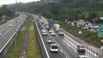 Bayram yolcuları Bolu geçişinde trafiği kilitledi
