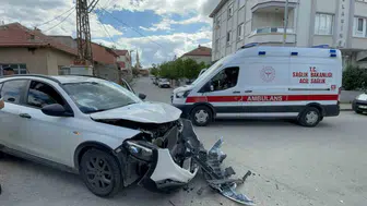 Karaman'daki kavşak kazası güvenlik kamerasına böyle yansıdı