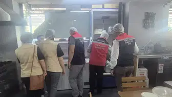 Aydın yolundaki çöp şişçilere ani hijyen baskını