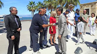 Çeşme bayramlaşmasında kale surları altında buluştu