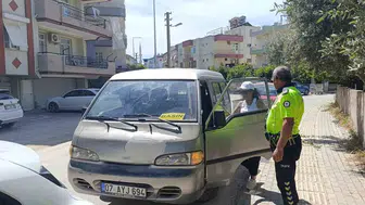 Sahte basın kartı kullanan sürücüye polis engeli