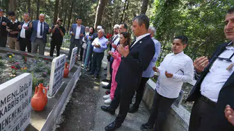 Özgür Özel bayramı memleketi Manisa’da hemşehrileriyle geçirdi