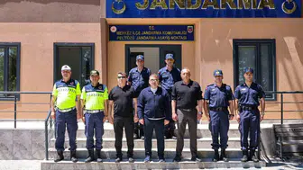 Bilecik Valisi bayram mesaisindeki jandarmaları yalnız bırakmadı