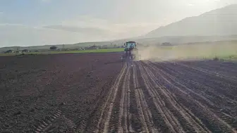 Adilcevaz çiftçisi tarlaya indi şeker pancarı sezonu açıldı