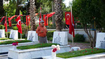 Antalya şehitliğinde bayram arefesi buruk geçti