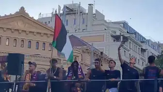 Genç yıldızdan anlamlı mesaj: Barcelona kutlamalarında Filistin bayrağıyla yürüdü