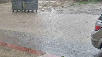 Ankara'da ani yağmur trafiği kilitledi