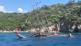 Marmaris açıklarında batan tur teknesinden 110 kişi kurtarıldı