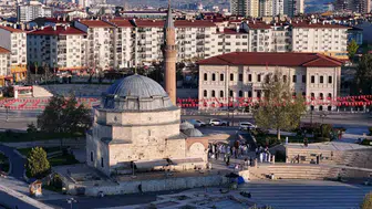 Sivaslılarla bayramlaşan öğrencilerden renkli görüntüler