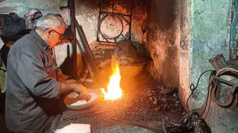 Sinoplu Şaban Usta 45 yıldır bakır kaplara hayat veriyor