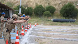 Foça'da jandarmanın en keskin nişancıları belli oluyor