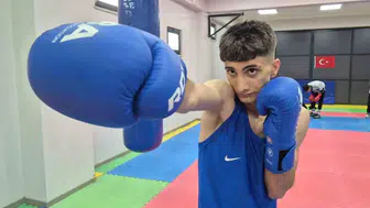 Tekirdağlı boksör Azat Kaya zirveye çıktı