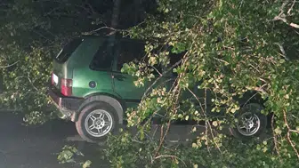Bartın'da fırtına araçları hurdaya çevirdi