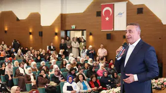 Sultangazili kadınların el emeği göz nuru eserleri sergileniyor