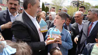 Bakan Tekin CHP’deki tartışmaları hedef aldı