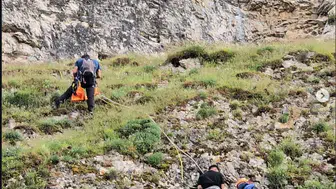 Eskişehir’de çanta peşindeki iki genç kayalıklarda mahsur kaldı
