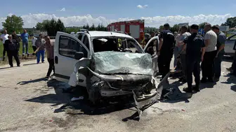 Sakarya Kaynarca yolunda iki araç çarpıştı 7 kişi yaralandı