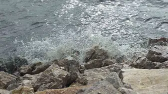 Van Gölü sert rüzgarla kabardı