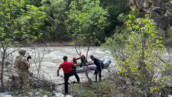 Pülümür Çayı’nda yüzerken akıntıya kapılan kişi ağaçta mahsur kaldı
