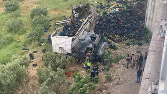 Gaziantep yolunda tır dehşeti 30 metreden aşağı düştü