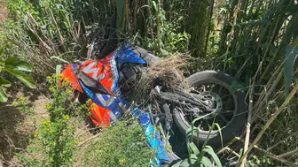 Orhangazi yolunda motosiklet ve hafif ticari araç çarpıştı