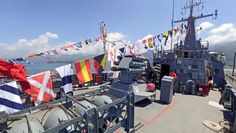 İskenderun sahiline yanaşan savaş gemileri halkın ziyaretine açıldı